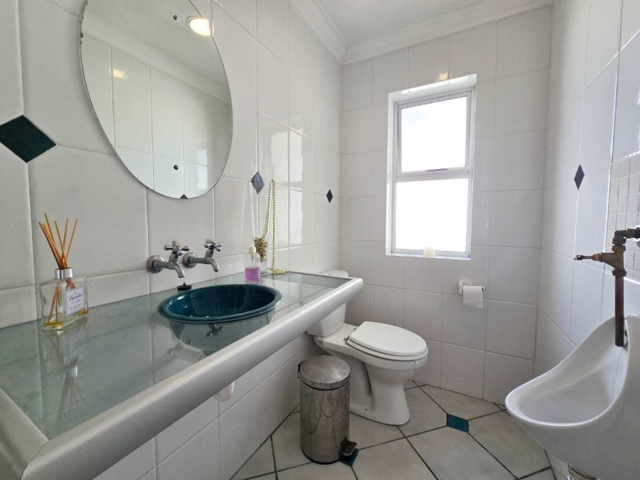 5 Bedroom Property for Sale in Stilbaai Wes Western Cape